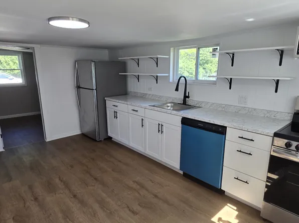 7114 South Dr, Roanoke, VA 24019