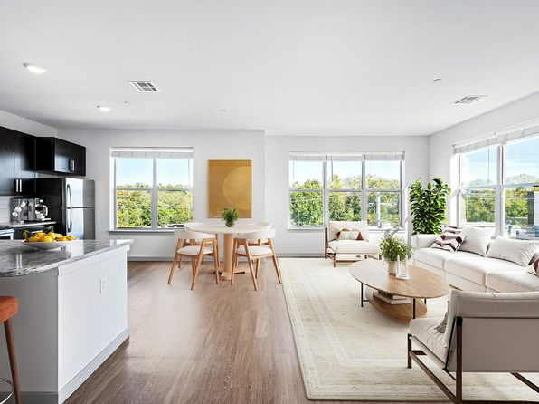 2 Washington St #47-47-207