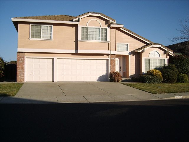 1st image of 685 Harvard Ct
