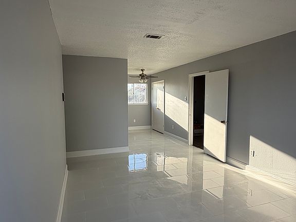 2nd image of 912 N Clark Ln