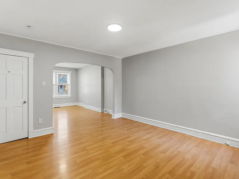 71 Amboy Ave — Photo 2