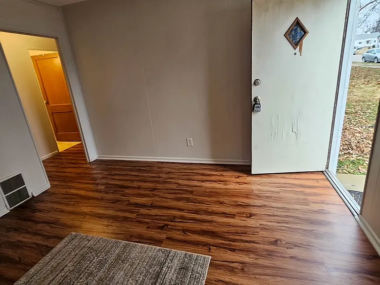 6725 Wanda Ave — Photo 2