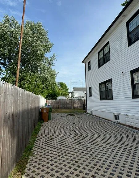 913 Union St — Photo 2