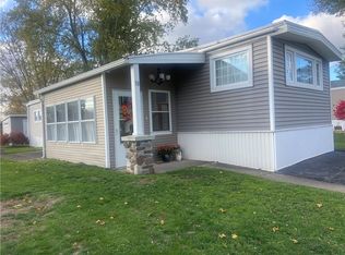 10 Dogwood Dr, Hamlin, NY 14464