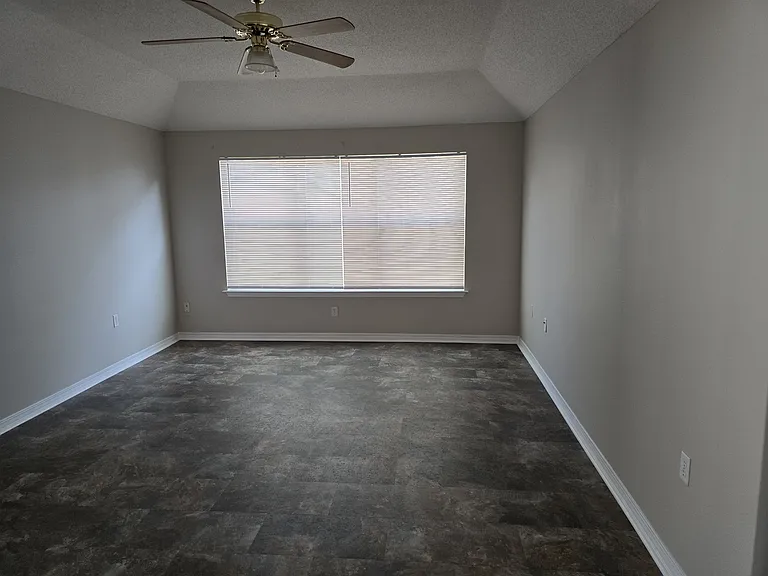2566 Barron Ct — Photo 10
