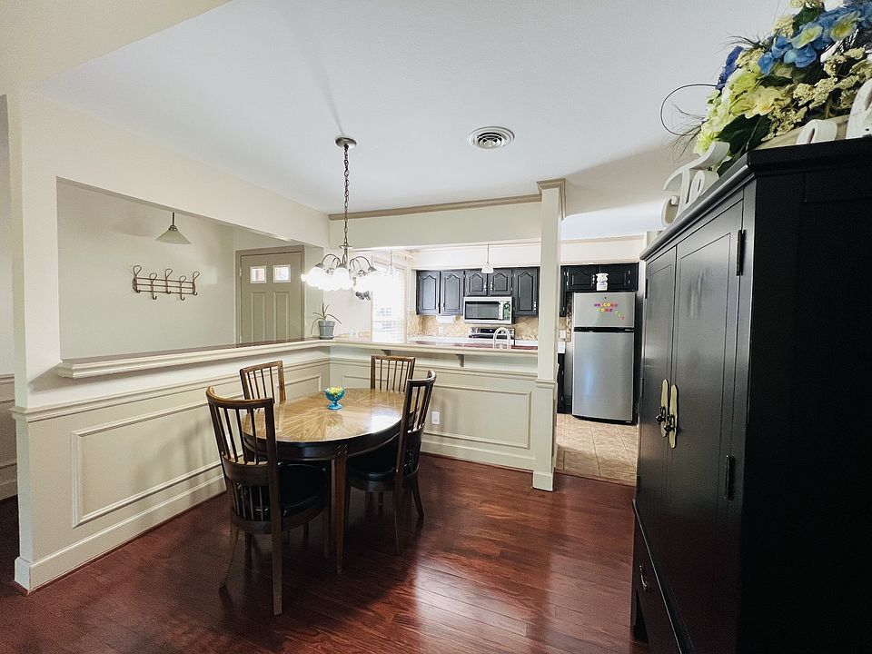 1st image of 207 Village Cir W #207