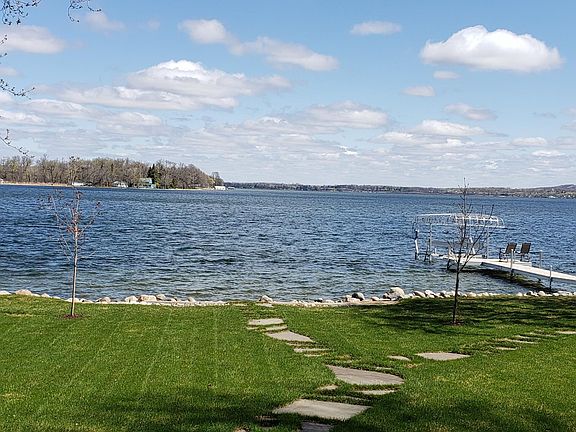3rd image of 512 S Shore Dr
