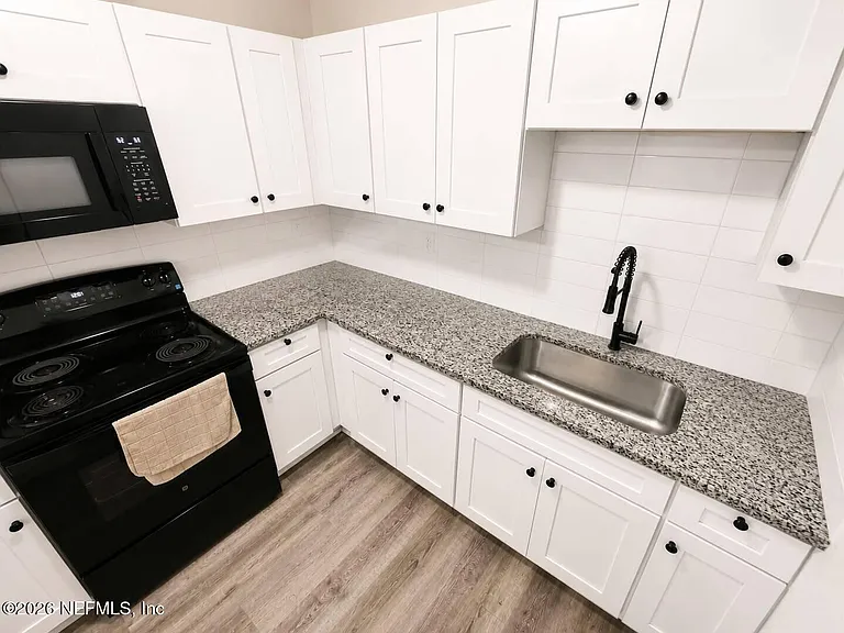 5020 Campenella Dr — Photo 3
