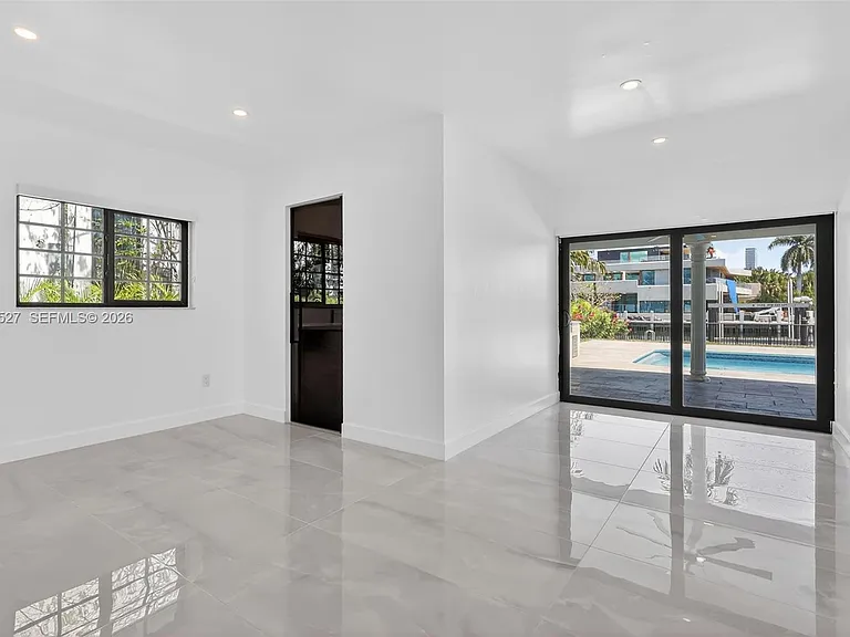 Alamanda Dr — Photo 31