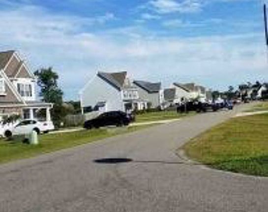 Exterior Neighborhood (street photo)