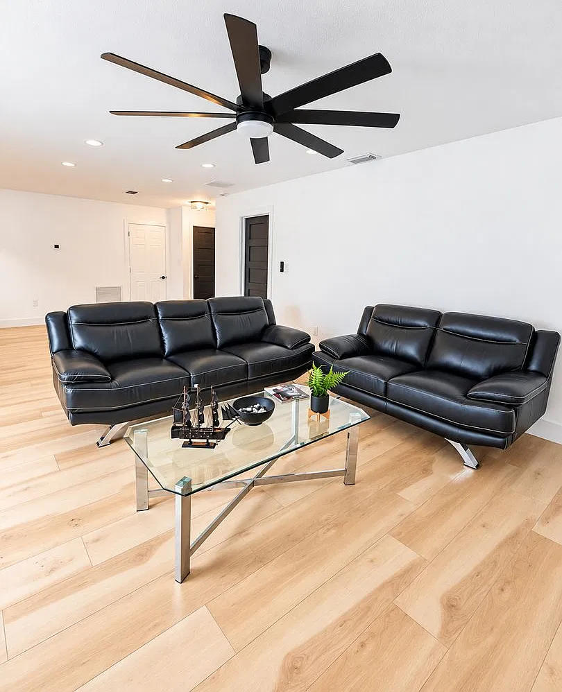 Beautiful 3-Bedroom Home With Private Pool In Brandon! — Photo 2