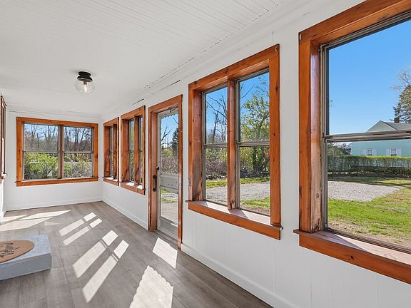 5th image of 309 Purchase St