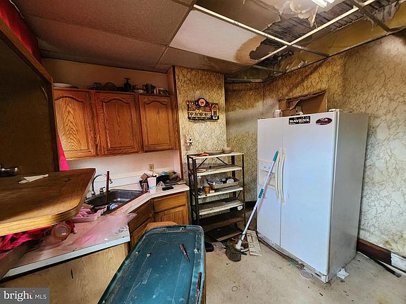 5th image of 1645 N Monroe St