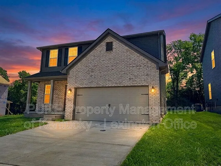 852 Halford Pl — Photo 1