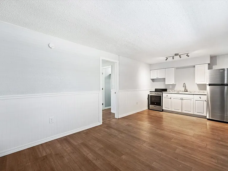 810 Sycamore Street — Photo 2