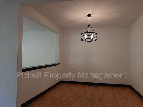 5th image of 11027 Pansy Pl NW