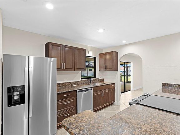 5th image of 4718 Forest Glen Dr