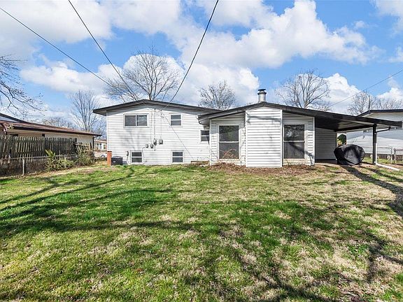 2nd image of 2240 Martin Dr