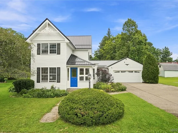 29 Newman St, Springville, NY 14141