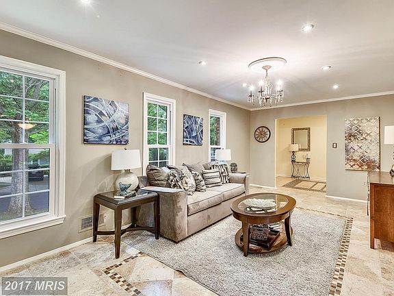 2nd image of 13 Grovepoint Ct
