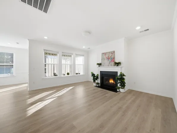 129 Alumroot Rd, Holly Springs, NC 27540