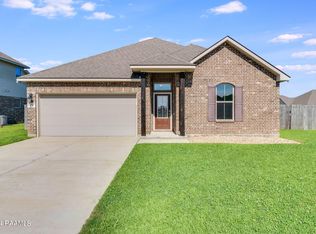 100 Amaya Ave, Youngsville, LA 70592