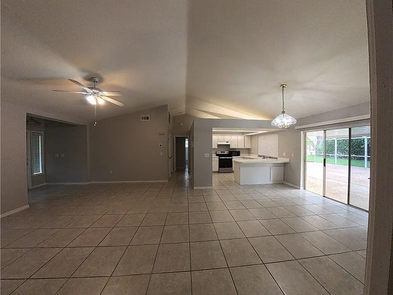 546 Whispering Wind Bnd — Photo 4