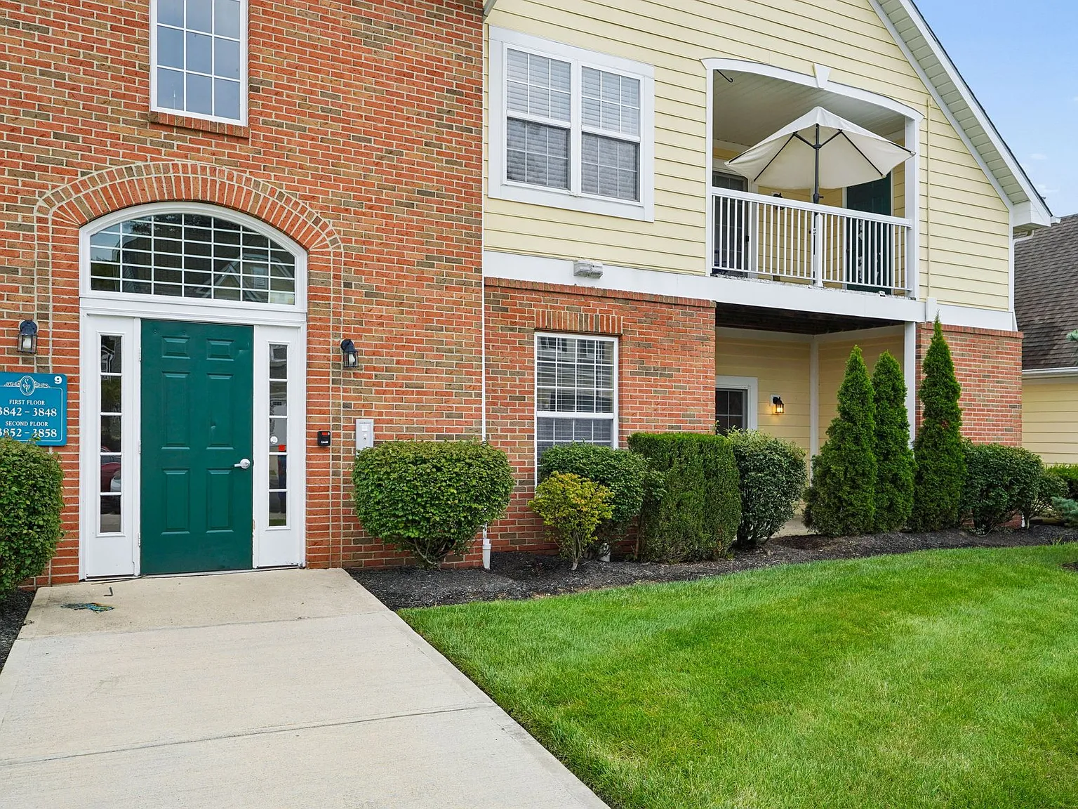 2 bed, 1200 sqft, $1,799 — Photo 3