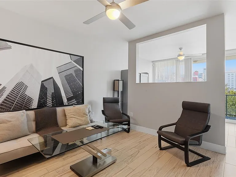 111 N 12th St #1310 — Photo 3