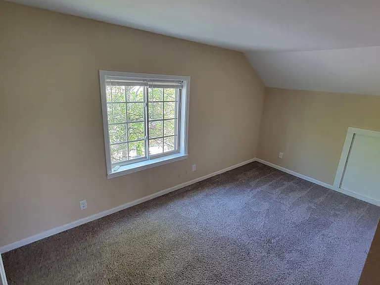 250 E Main St — Photo 18