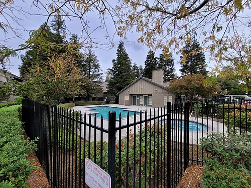 2265 Lakeview Cir Photo 1