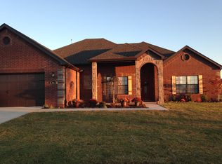 106 Devonshire Ave, Lowell, AR 72745