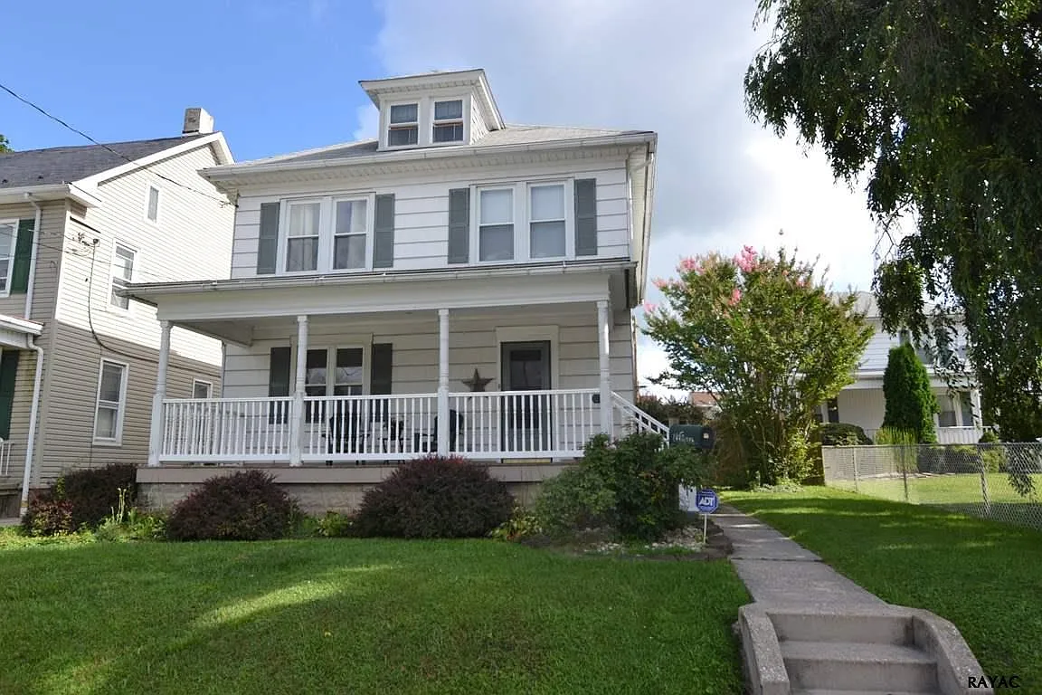 27 E Howard St photo 1