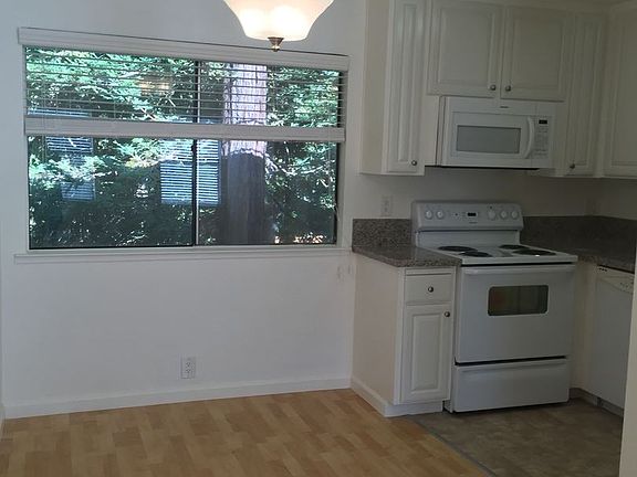 3rd image of 2518 Capitol Ave APT 07
