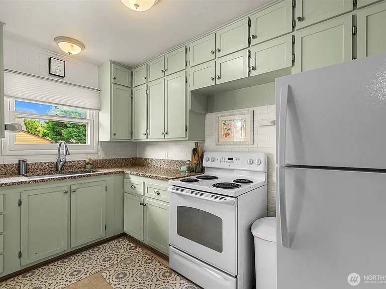 1103 Jefferson St — Photo 7