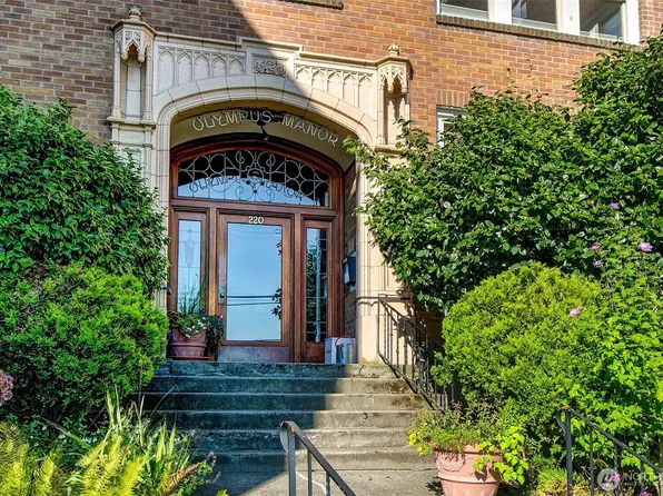 220 W Olympic Place #308, Seattle, WA 98119