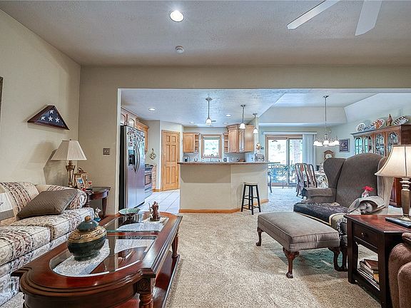 3rd image of 489 Westminster Dr