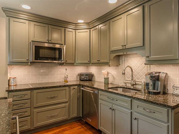 5th image of 205 East Broadway