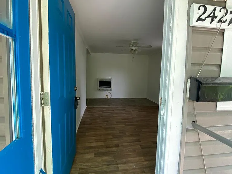 2401 Franklin St — Photo 10