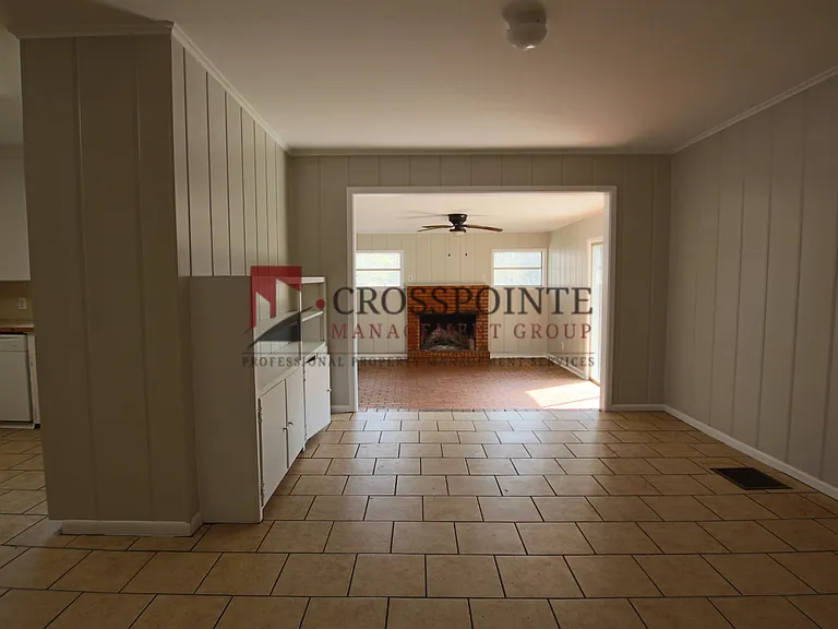 1712 Redbud Ave — Photo 4