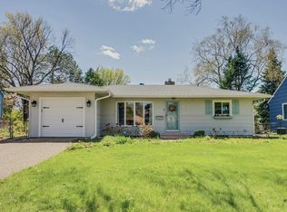 1294 Shryer Ave W, Roseville, MN 55113