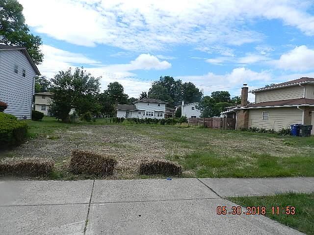 1st image of 2185 Maplewood Dr