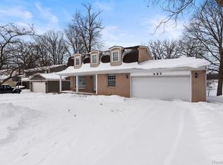 487 Pinehurst Dr, Rochester Hills, MI 48309