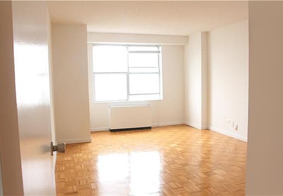 4th image of 2500 Johnson Ave APT 3M