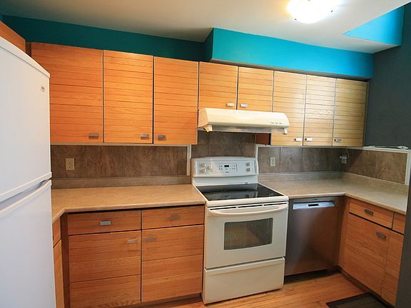 3rd image of 10326 121st St NW
