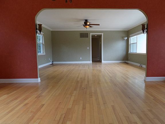 3rd image of 1517 Poe Ave