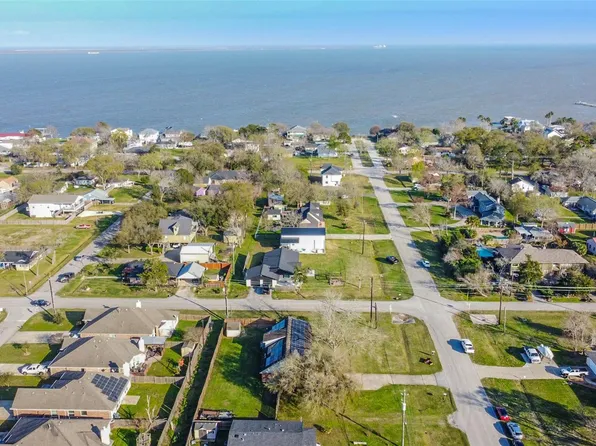 71 Garfield St, La Porte, TX 77571