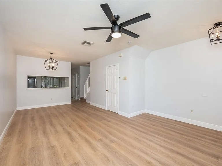 1150 Vineland Pl — Photo 6