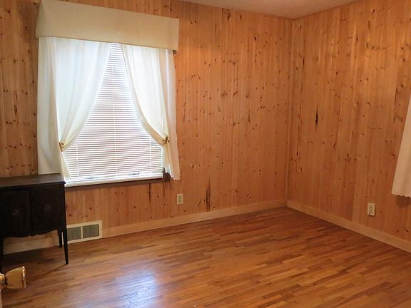 Front Bdrm--Knotty Pine