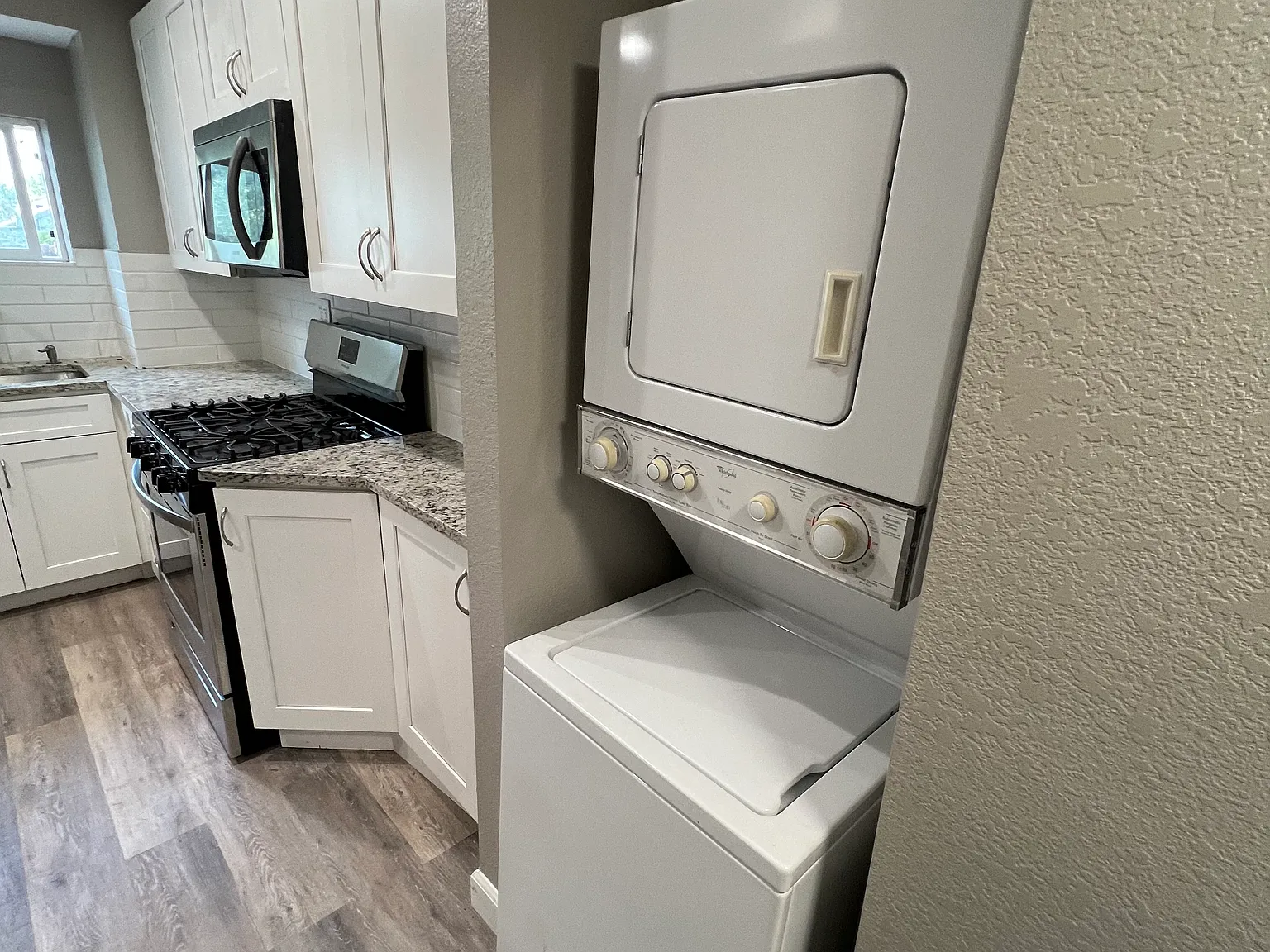 3 bed, 800 sqft, $2,150 — Photo 4